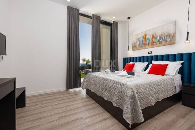 Pogodite koliko košta: Dvojna vila u blizini Novalje ima bazene, roštilj i teniski teren...