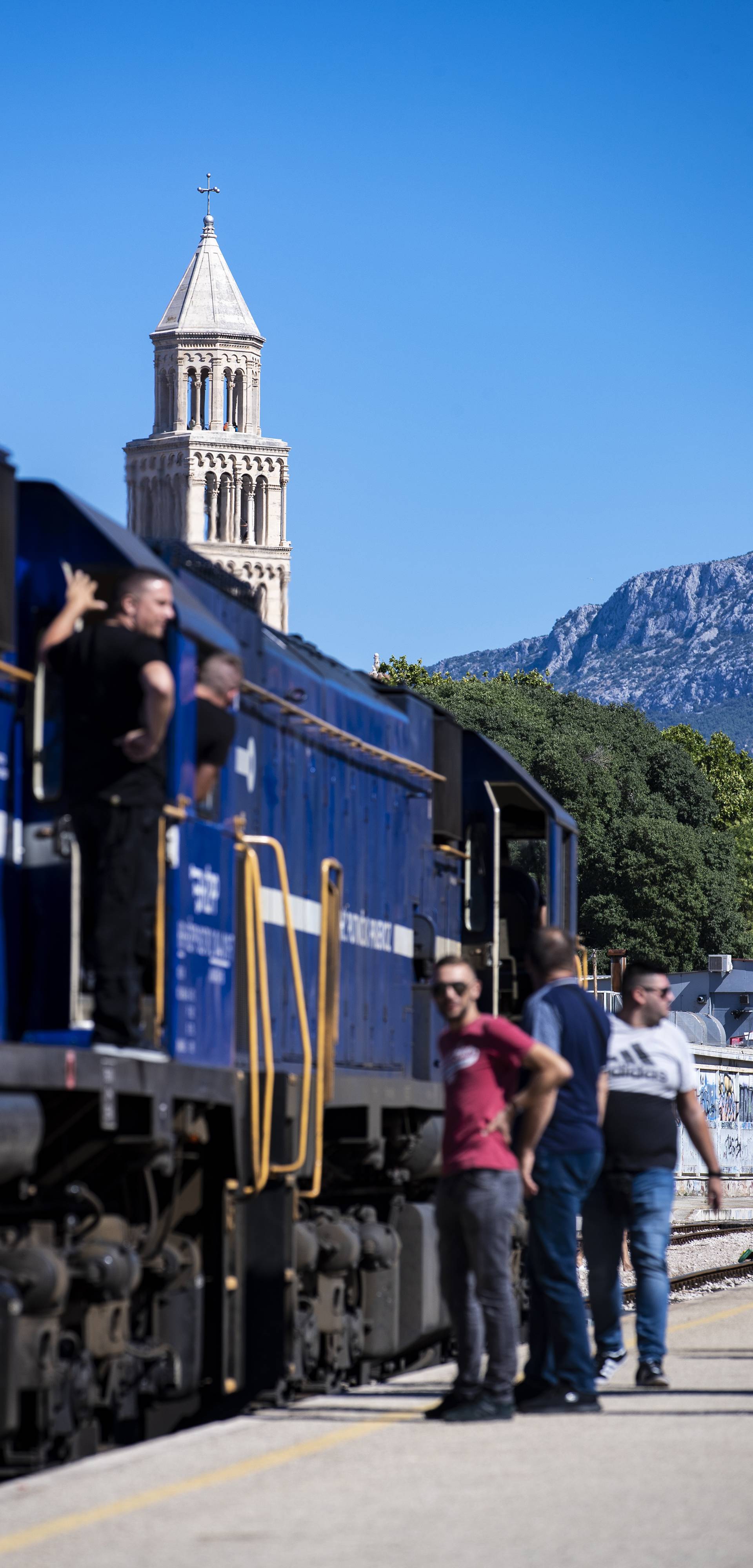Split: Navijači Hajduka Bilim vlakom kreću prema Zagrebu na utakmicu Superkupa