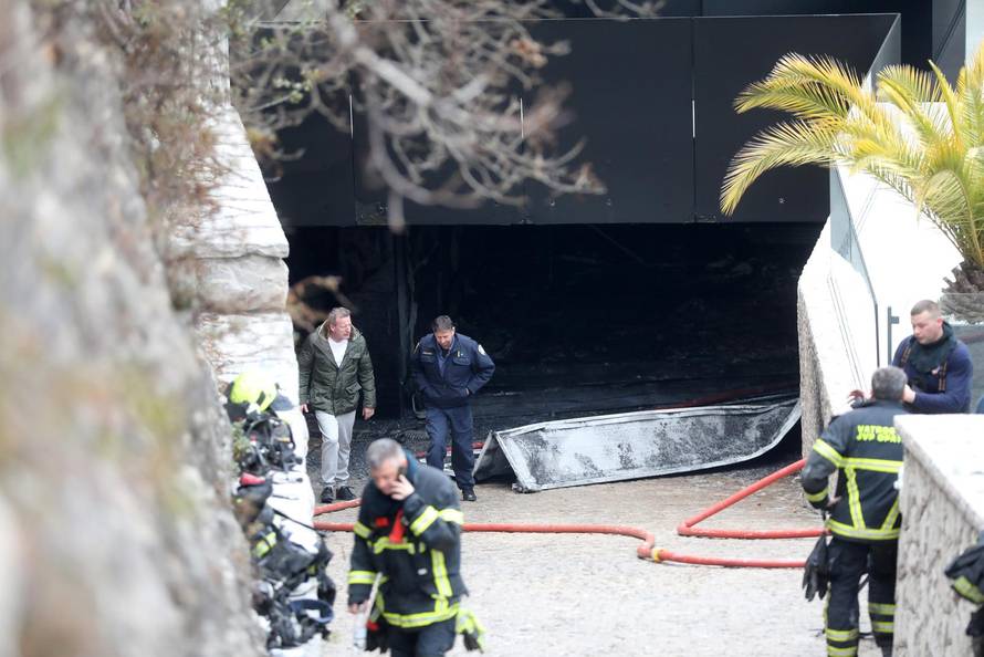 Opatija: U garaži luksuzne vile izgorjela tri skupocjena vozila