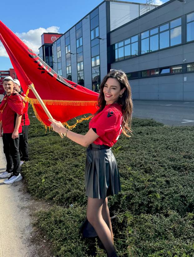 FOTO Obje su joj ispale. Tuga za najljepšu voditeljicu Lige prvaka