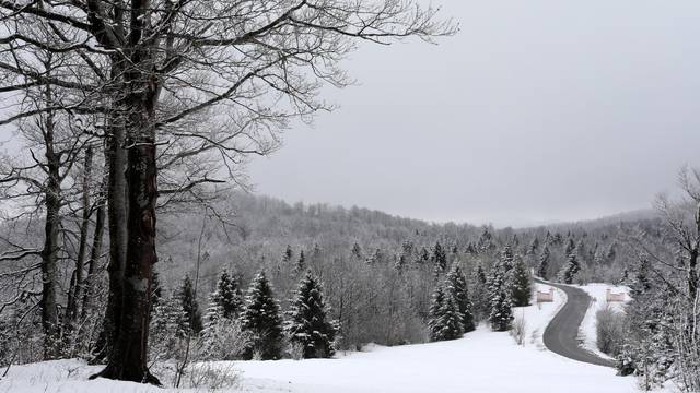 Snježni Uskrs: U Delnicama pao snijeg, a fotografije su čarobne