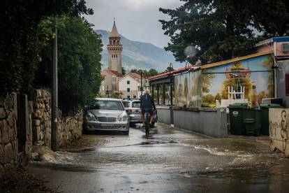 Snažno nevrijeme na području Kaštela i Trogira izazvalo poplave 