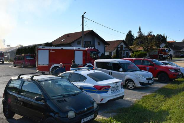 FOTO Buktinja 'progutala' halu tvornice Windor kod Pleternice