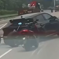 BIZARNO Kineskom SUV-u je tijekom vo&zcaron;nje otpala osovina