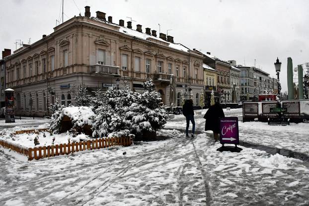 Prava zimska idila na ulicama Slavonskog Broda