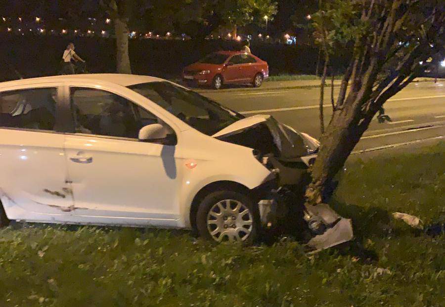 U sudaru dva auta poginuo je vozač: 'Jedan se zabio u drvo'