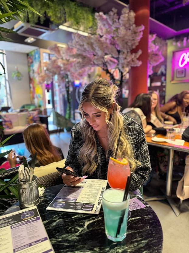 FOTO Zbog fatalne ljepotice je premierligaš dobio nove fanove