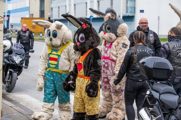 Bajkeri meka srca iz Osijeka tradicionalno darivali djecu