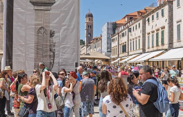 Dubrovnik: Velike gužve unutar povijene jezgre grada.