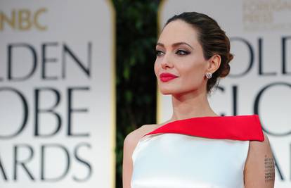 Ponovo je napadaju: Angelina Jolie boluje od hepatitisa C?