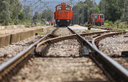 Ne radi uređaj za osiguravanje prijelaza pruge na dionici Savski Marof - Dobova