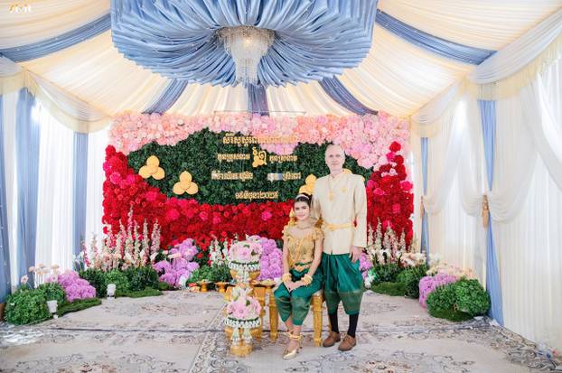 EKSKLUZIVNO Ovako je izgledala svadba Hrvata i 49 godina mlađe Kambodžanke