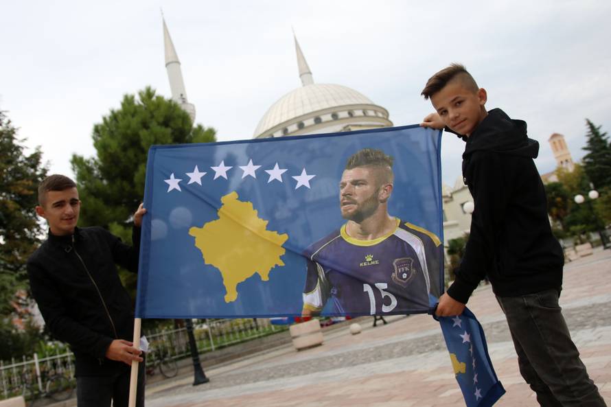 VIDEO Idila: Hrvati i Kosovari zagrljeni pjevaju na ulicama