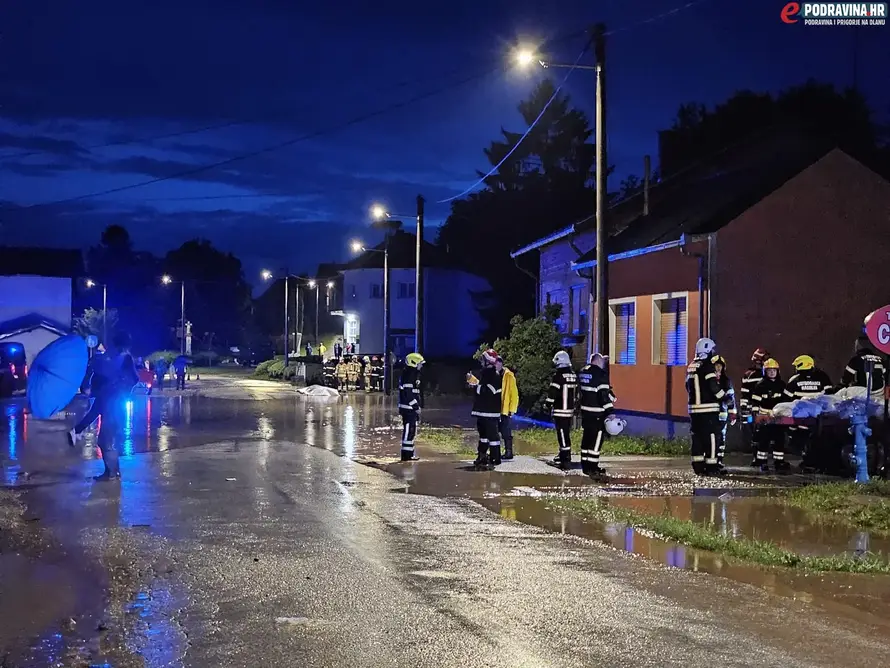 FOTO Rasinju pogodila poplava, iz podruma izvukli mrtvu ženu: 'Probali smo ju oživljavati...'
