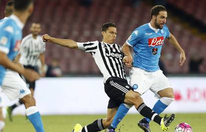 Juveu poraz i protiv Napolija: Insigne i Higuain za tri boda