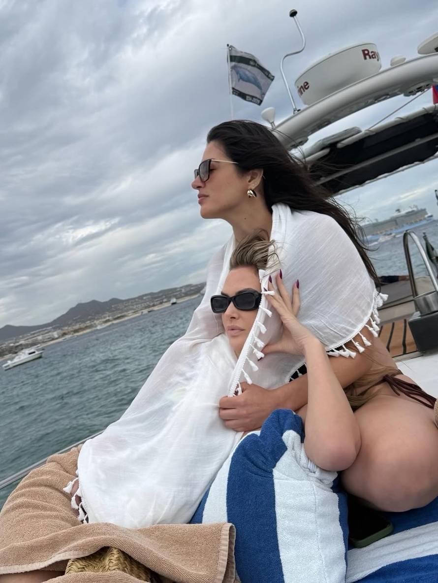 FOTO Reality zvijezde pozirale zajedno gole pod tušem: 'Ova objava će slomiti internet...'