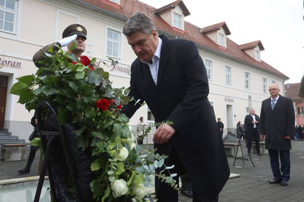 Ogulin: Predsjednik RH Zoran Milanović položio vijenac poginulim braniteljima