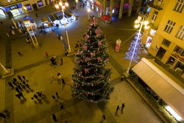 Pogled iz zraka na Advent u Zagrebu