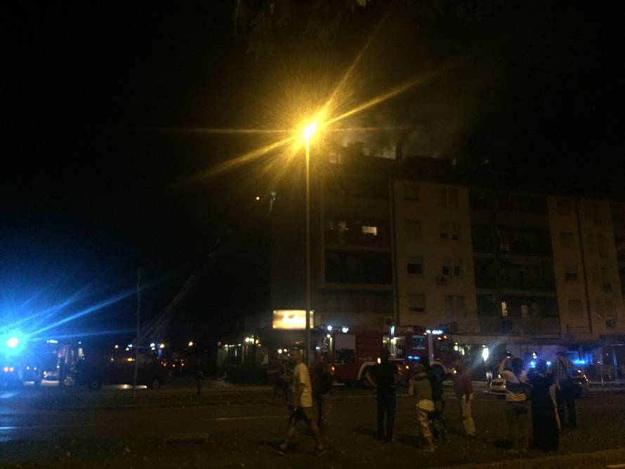 Palili gnijezdo stršljenova pa zapalili cijeli krov na zgradi?