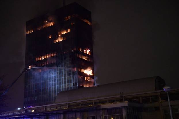 Zagreb: Pozar u Vjesnikovom neboderu
