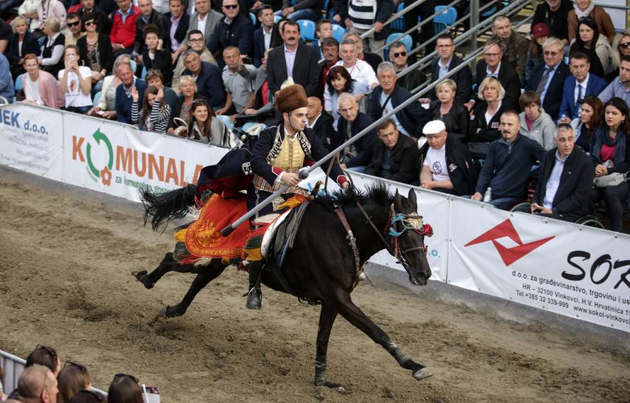 Kolinda u Vukovaru: Želimo sa Srbijom graditi bolje odnose