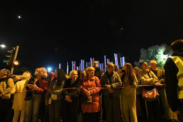 Veliki broj građana u Novom Sadu, dočekuje studente