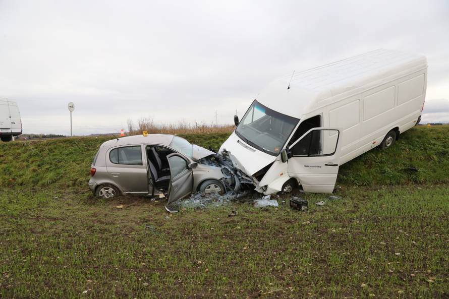 Frontalni sudar kod Čakovca, troje ljudi prevezli u bolnicu