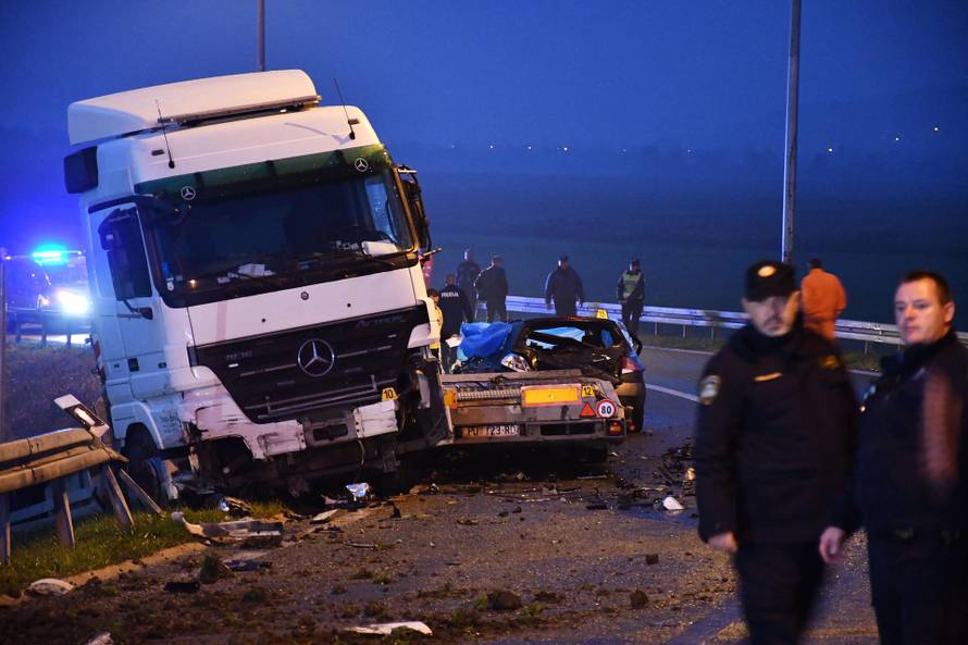 U prometnoj nesreći na autocesti A3 kod Okučana smrtno stradale tri osobe