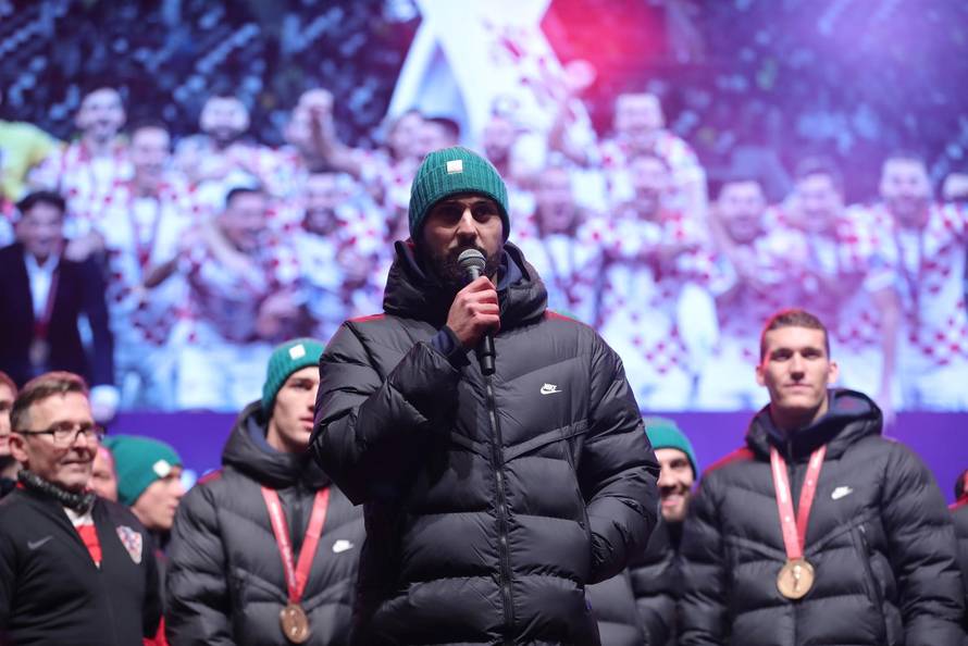 Zagreb: Vatrene na pozornici popratili konfeti i bakljada