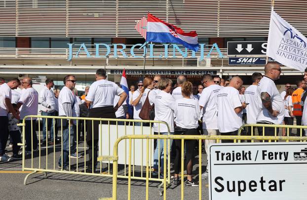 Split: Mirni prosvjed Nezavisnog sindikata pomoraca putničkih brodova Hrvatske 