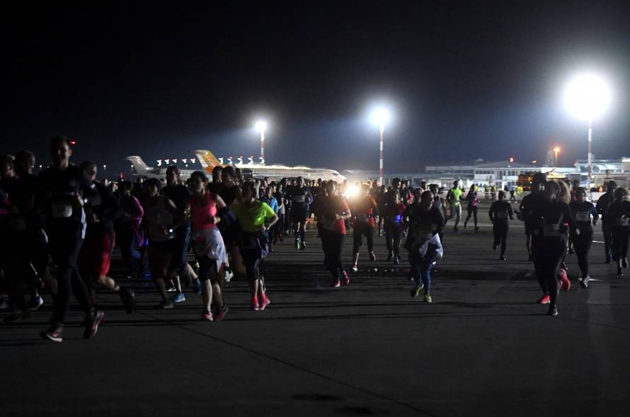 U ZraÄnoj luci Franjo TuÄman odrÅ¾ana humanitarna noÄna utrka 00:24