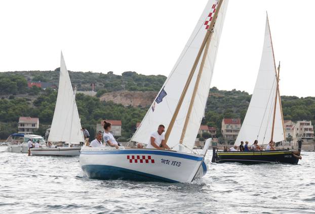 FOTO Čuvari stoljetne tradicije: Drveni brodovi utrkivali se na 'Regati za dušu i tilo' u Betini