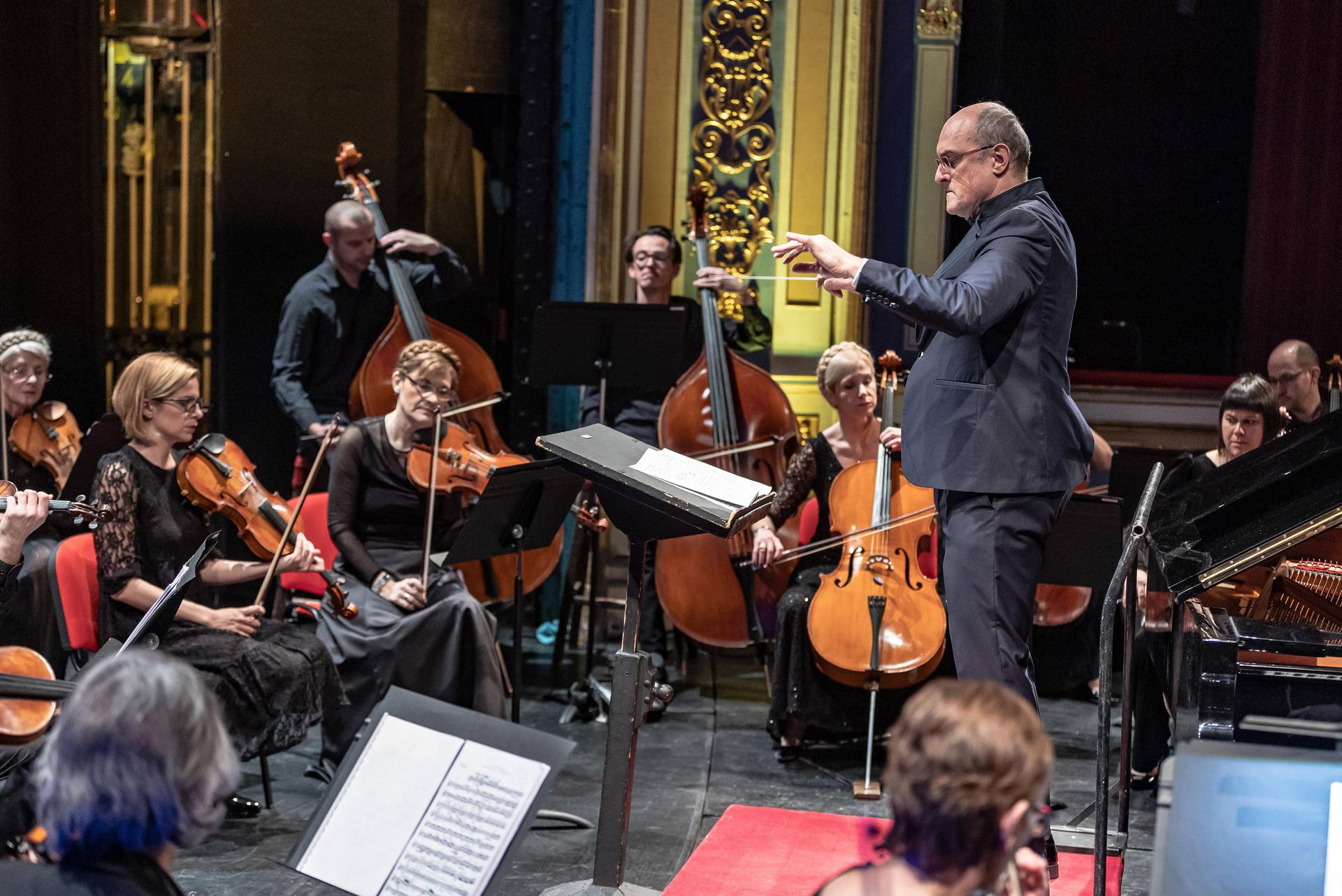 U Osijeku održan humanitarni koncert 'Za mir u Ukrajini'