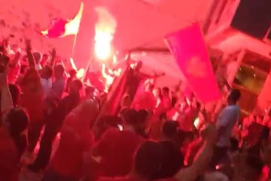 Crnogorski nacionalisti održali skup pred srpskom crkvom pa zapjevali Škorinu pjesmu