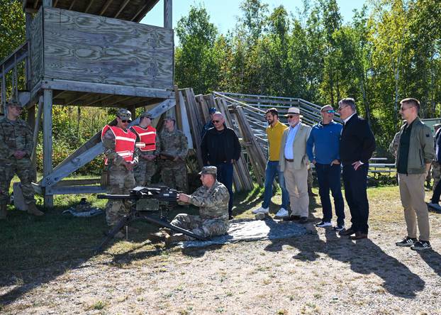 FOTO Milanović posjetio vojni kamp u Minessoti: Naši ljudi su ponosni na ovu suradnju