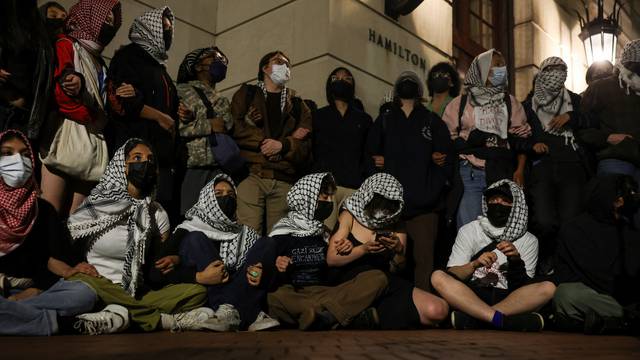 Protests continue on Columbia University campus in support of Palestinians