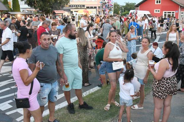 Pitomača: Prljavo kazalište na manifestaciji Dan pecenjakov