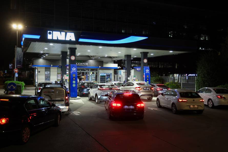Zagreb: Gužve na benzskim postajama zbog najavljenog poskupljenja 