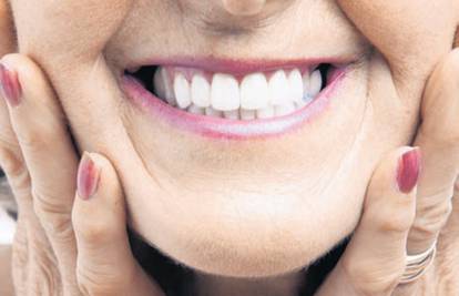 Za blistavi osmijeh: Namirnice koje će izbijeliti vaše zube