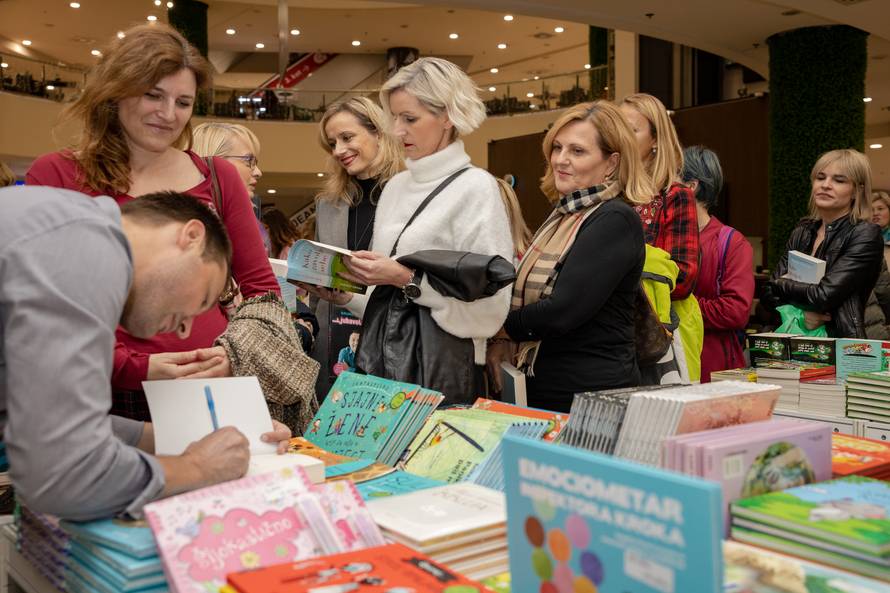 Mogu živjeti od pisanja knjiga.  Nakon samo 18 godina karijere