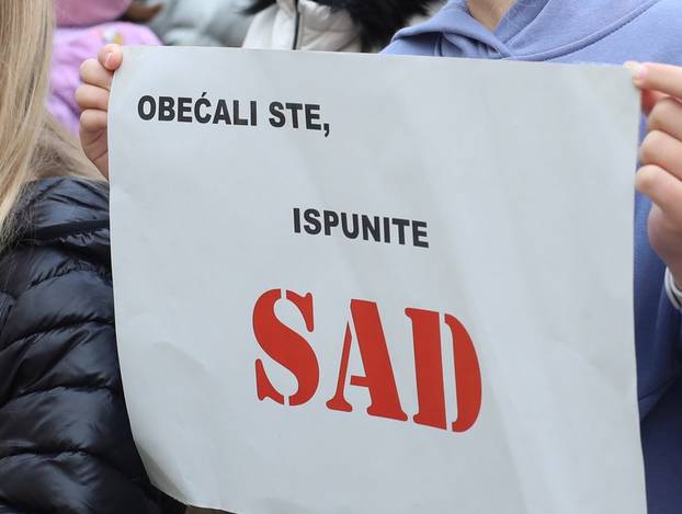 Zagreb: Roditelji O&Scaron; Dragono&zcaron;ec organizirali novi mirni prosvjed