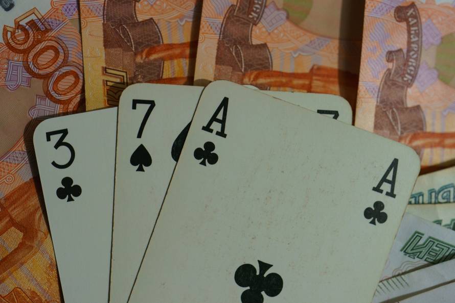 Image,Of,The,Playing,Cards,With,The,Russian,Roubles,Banknote