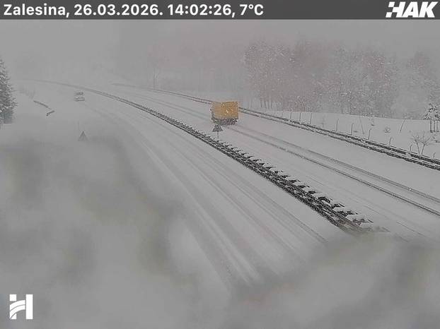 FOTO Dramatično stanje na autocestama, gusti snijeg i dalje pada. Evo koliko ga ima dosad