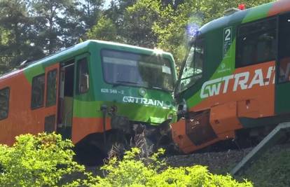 U frontalnom sudaru vlakova 14 ljudi ozlijeđeno, ima i djece