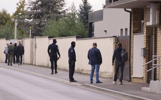 Čepin:  Policija i djelatnici USKOK-a ispred kuće Dragana Bakovića zvanog Bambur