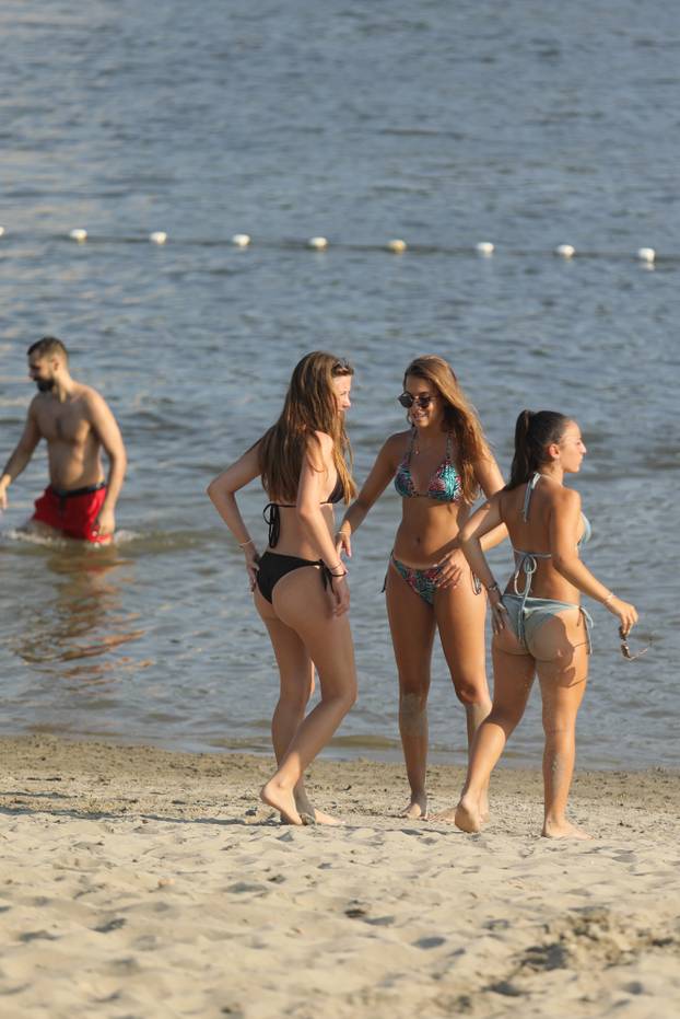 Osječani pronašli rashlađenje u Dravi