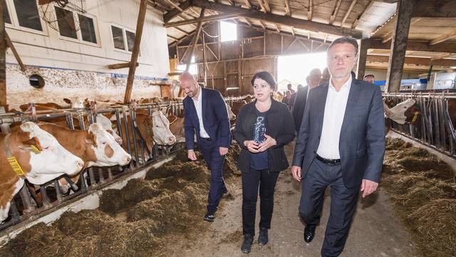 Dubrava: Jandroković posjetio OPG Emina Burek koji je najbolji proizvođač mlijeka u 2023. godini