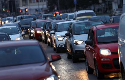 Sedam članica EU-a traži odgodu ograničenja emisija u autoindustriji: Ovo je popis...