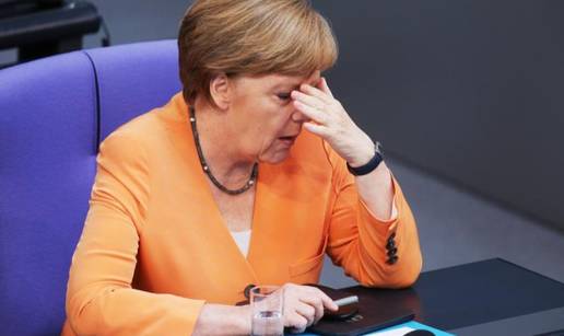 Zbog izbjeglica: Svaki treći Nijemac želi ostavku Merkel