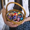 Običaji na Veliku subotu: Bojala su se jaja, a djevojčicama se darovala uskrsna pletenica
